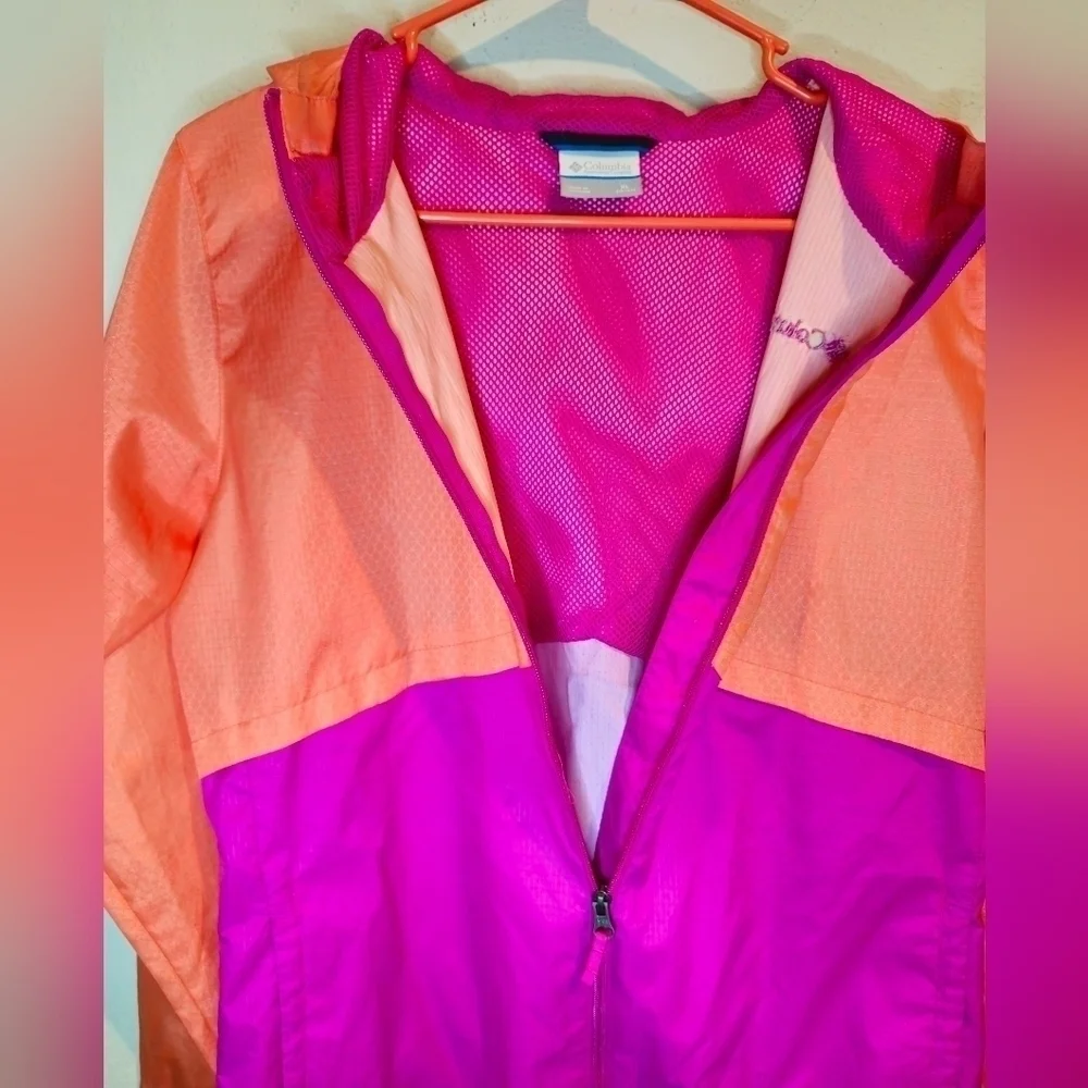 Columbia Girls Colorblock OmniShield Windbreaker in Size XL Orange and Pink